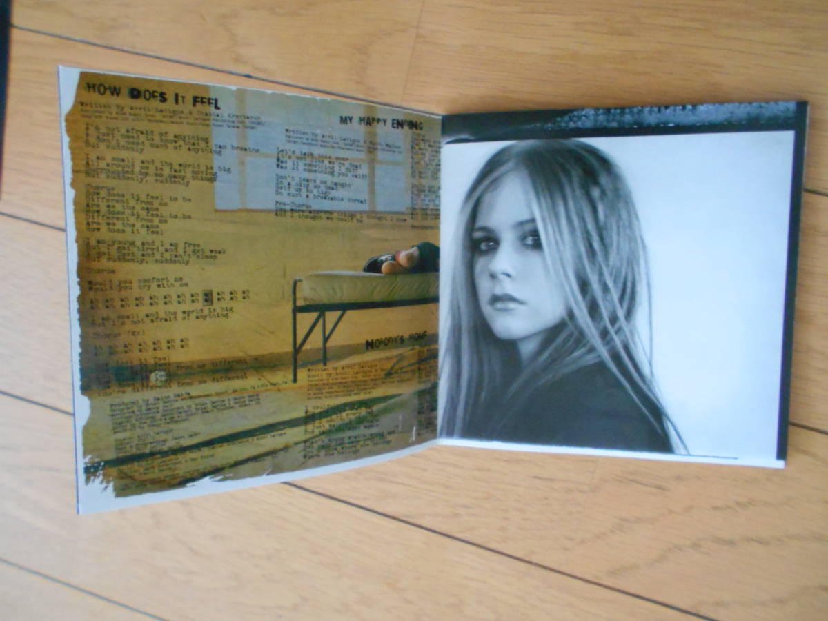 AVRIL　LAVIGNE　UNDER　MY　SKIN　クリックポスト１８５円_画像2