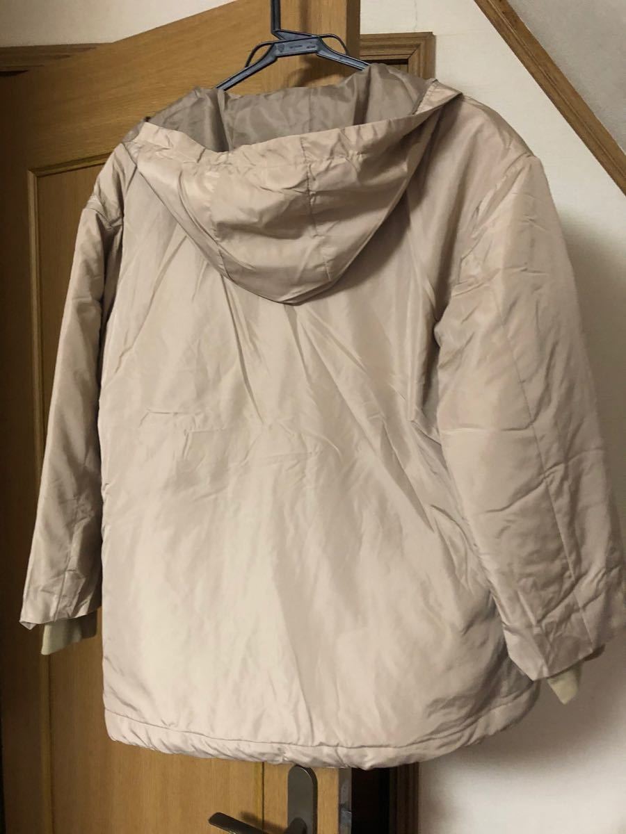 中綿入りナイロンジャケットです！フード付きなので急な雨にも寒さ避けにも便利！ ダウンコート 中綿　中はキルティング　Lサイズ