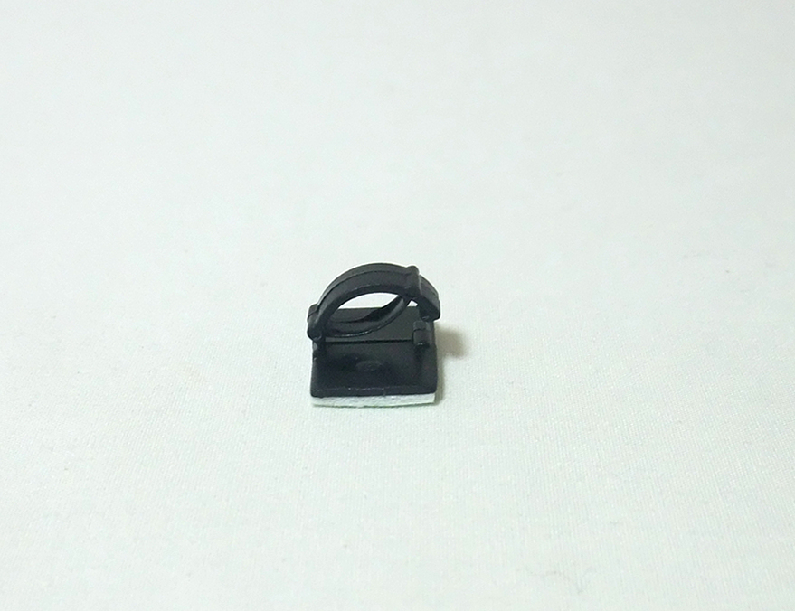 ケーブルクリップ粘着テープ付10個セット（19mm×15mm、黒色、新品）_画像1