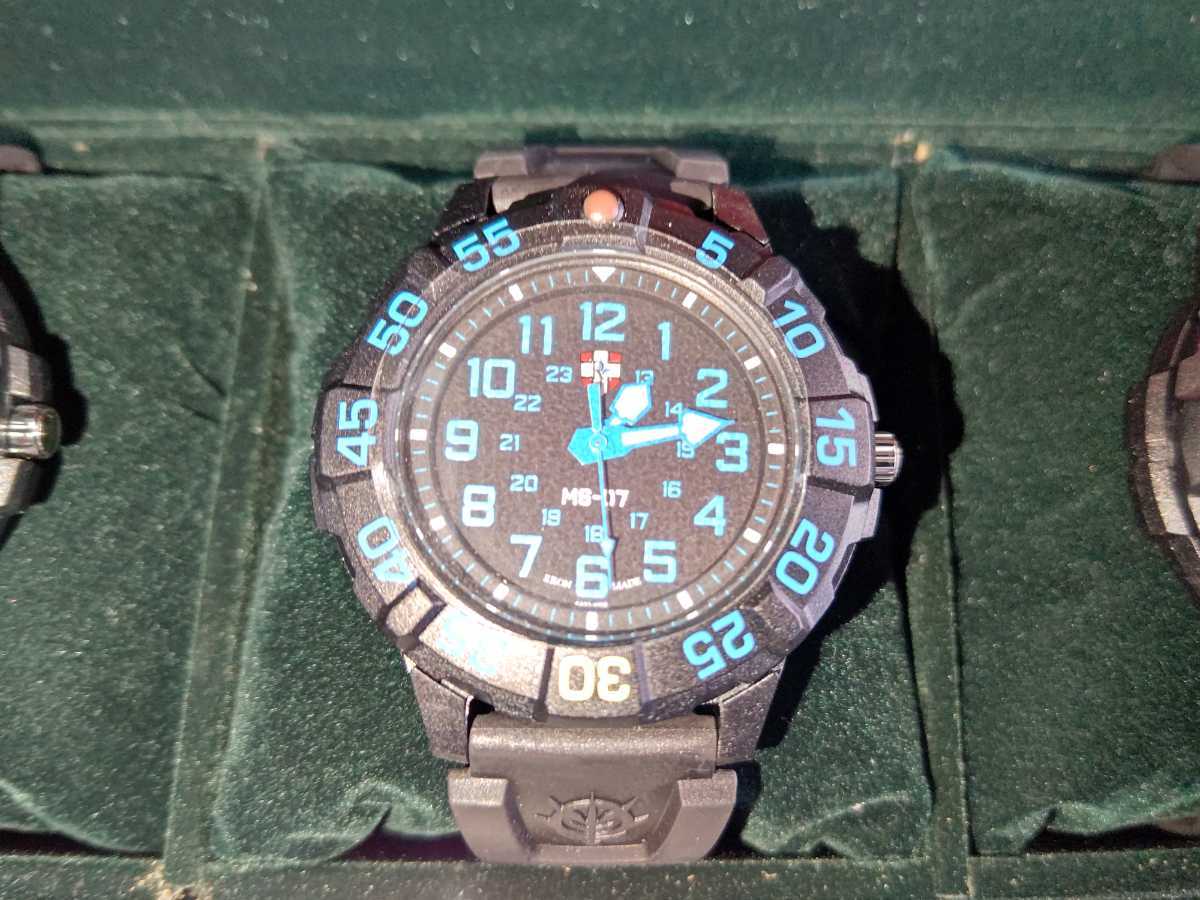 機動戦士ガンダム ジオン腕時計4本セット アルミケース付き ガンダム30周年限定品。