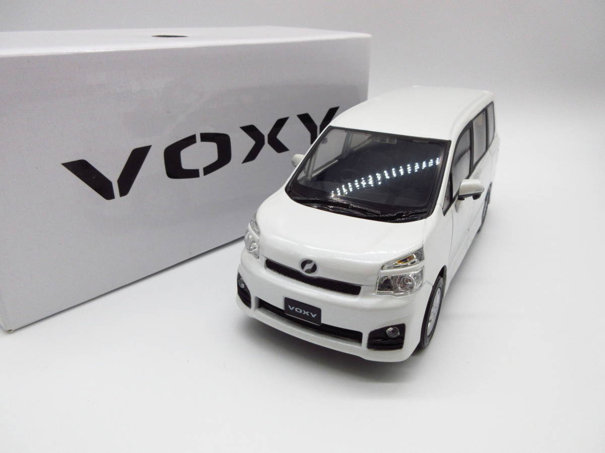 1/24 トヨタ ヴォクシー VOXY 70系 後期 非売品 カラーサンプル