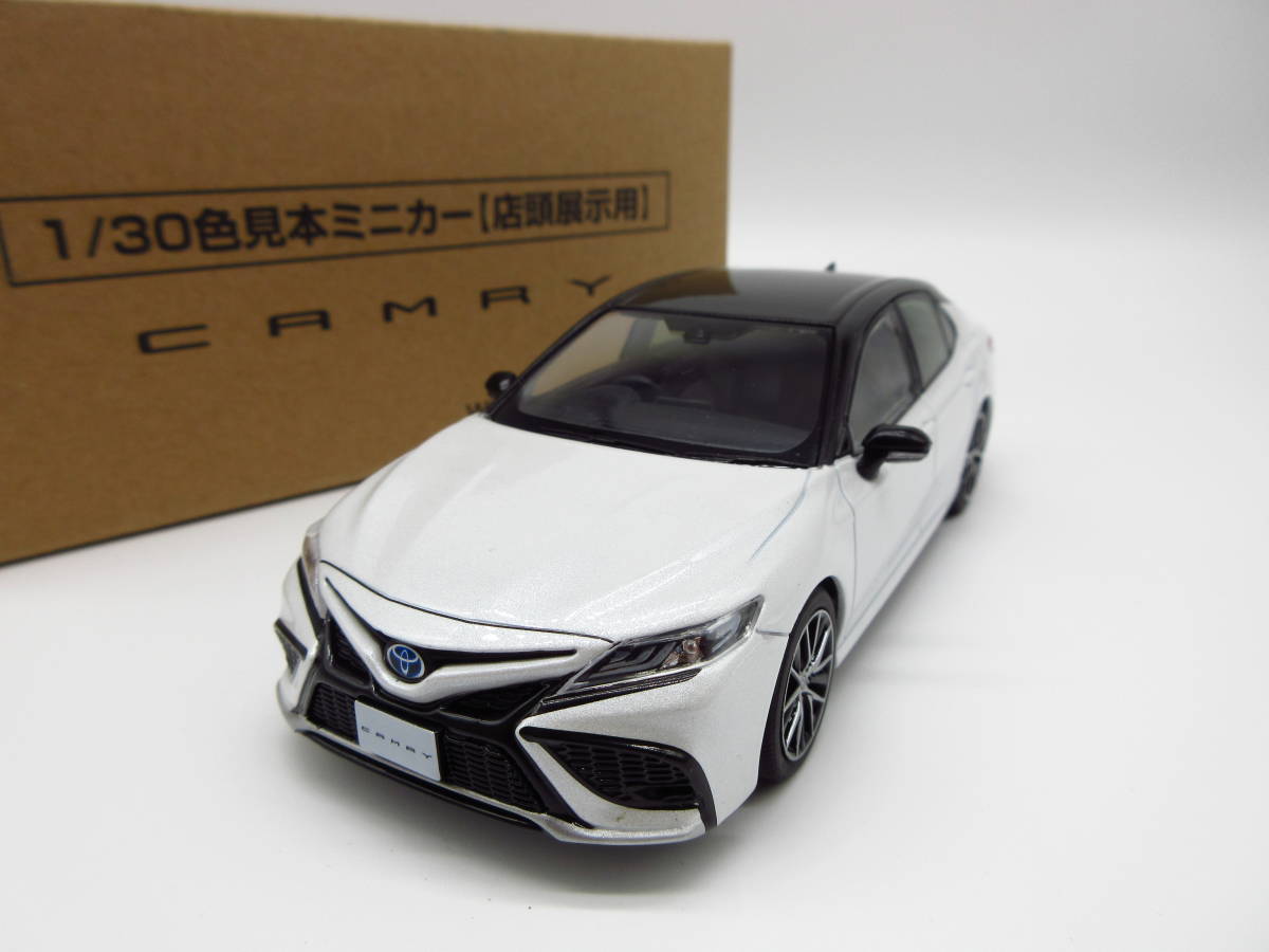 1/30 トヨタ 新型カムリWS 後期 2021 最新モデル 非売品 カラーサンプル ミニカー　ブラックマイカ×プラチナホワイトパールマイカ_画像1