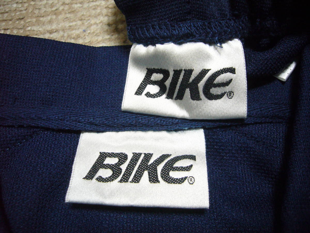 可愛いクリスマスツリーやギフトが! BIKE ウエア Mサイズ 紺 ボタンジャージ上下 ウォームアップ