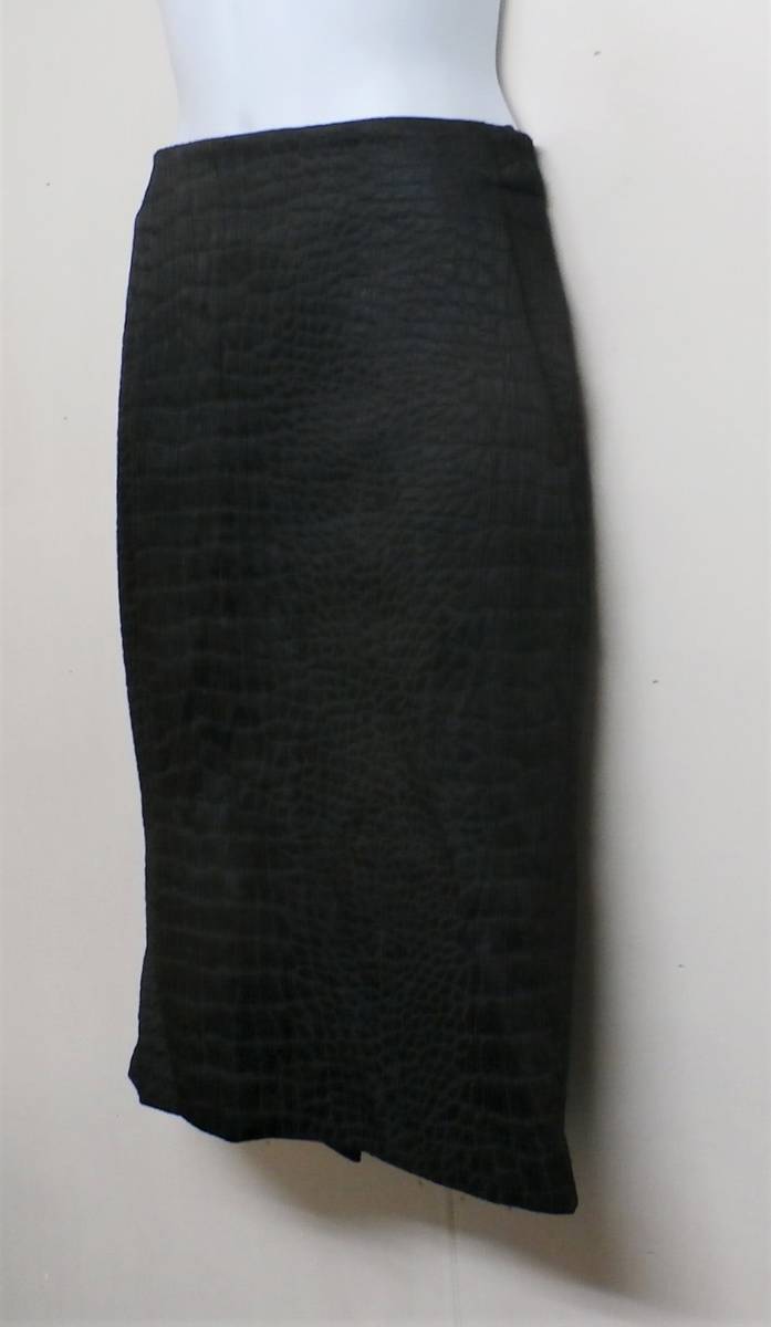  [17558] 　ユニクロ：CARINE　FOITFELD　/　凹凸デザイン　/　お得な上下セット　/　ジャケット+スカート　/　サイズS_画像5