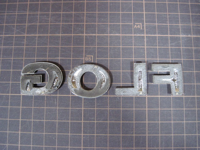 フォルクスワーゲン VW 純正 ゴルフ GOLF 車名 エンブレム 1文字 約 3.8cm×2.7cm 中古 210211_画像8