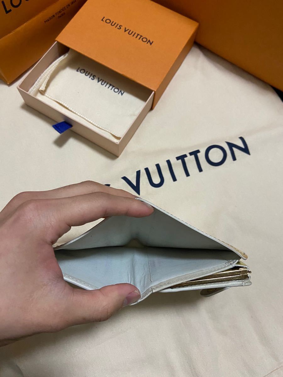 LOUIS VUITTON ルイヴィトン がま口財布 財布　二つ折り財布　がま口　ヴェルニ　モノグラム