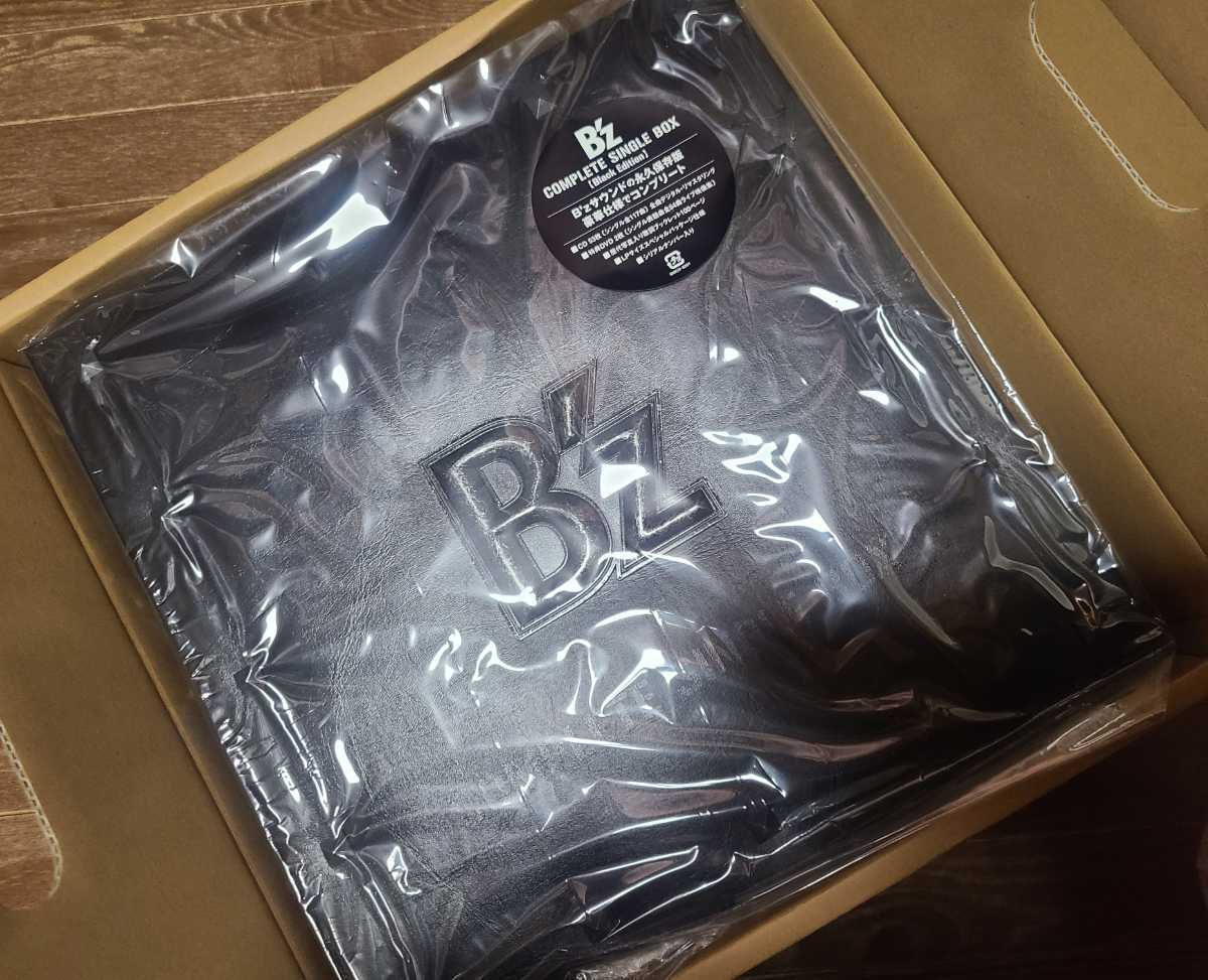 B'z COMPLETE SINGLE BOX Black Edition 新品 シリアルナンバー 2400番台 一度シリアルナンバー確認の為、開封したのみ 永久保存版 希少