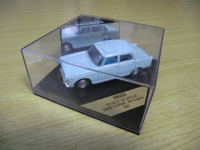 VITESSE 052D 1/43 Peugeot PEUGEOT 404 BERLINE GRAND TOURISME Bleu Turquoise 1962