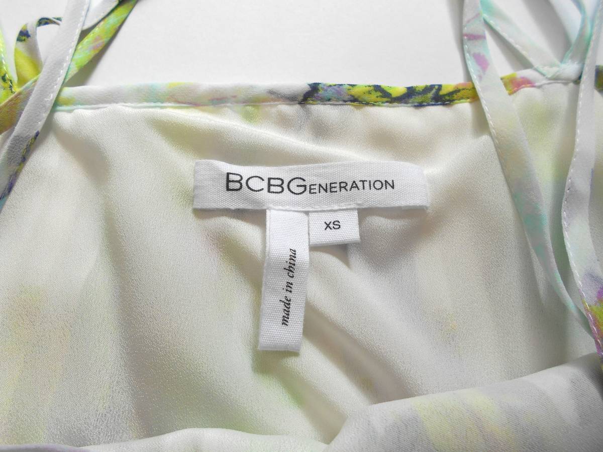 〔未使用 新品 送料無料〕 BCBG ENERATION ビーシービージー エストネーション プリーツ フラワー プリント チュニック (白 花柄 柄 洗える_ブランドタグのアップ