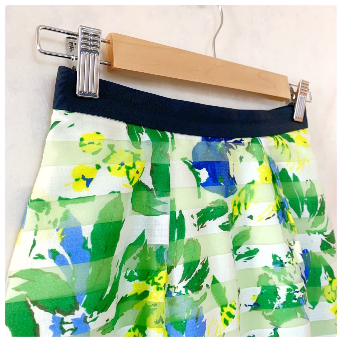 【鮮やかで明るい】UNTITLED アンタイトル 花柄ミニスカート フレアスカート