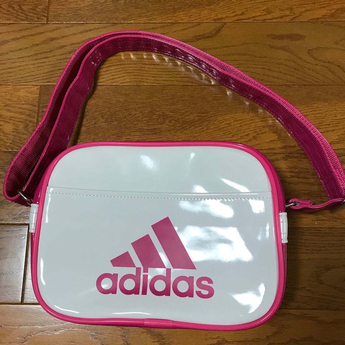 Paypayフリマ Adidas エナメル ショルダー バッグ Xs ホワイト ピンク Paypayフリマ Adidas エナメル ショルダー バッグ Xs ホワイト ピンク