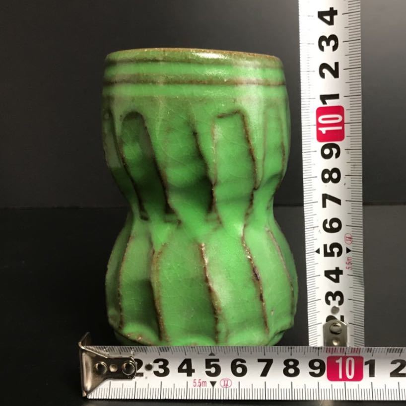 [J059] 美術陶器 在印 緑彩釉 花瓶 高さ約13cm 花器 花入 花生 一輪挿し 飾り壷 インテリア オブジェ_画像9