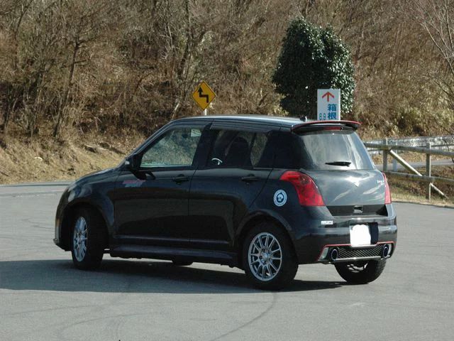 トヨタ　bB　　取り付け例あり　フューエルリッドアルミステッカー丸型 給油口カバー 車 自動車 シール 汎用 ガーニッシュ パネル_画像6