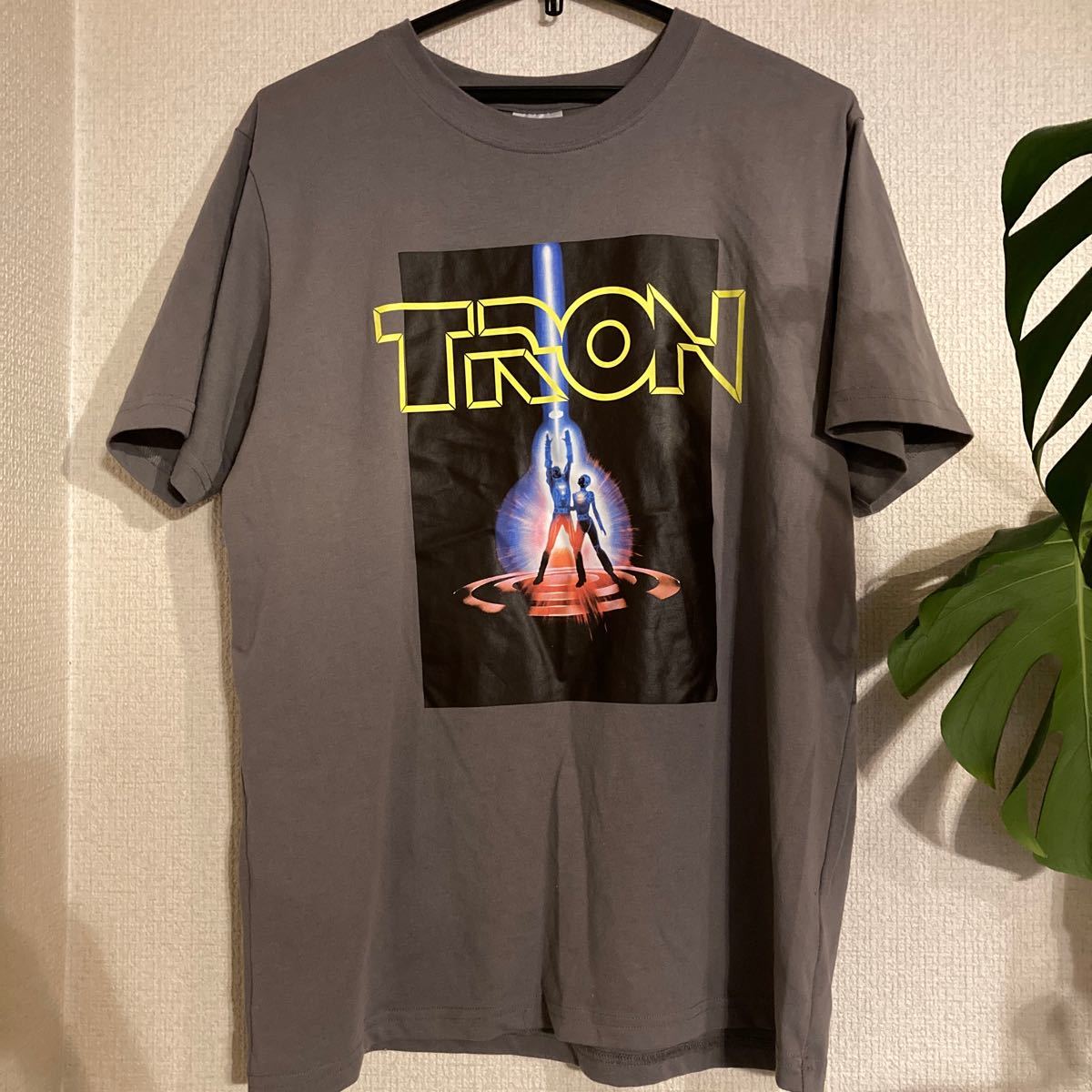 gu ジーユー TRON トロン コラボTシャツ L メンズ Tシャツ グレー 