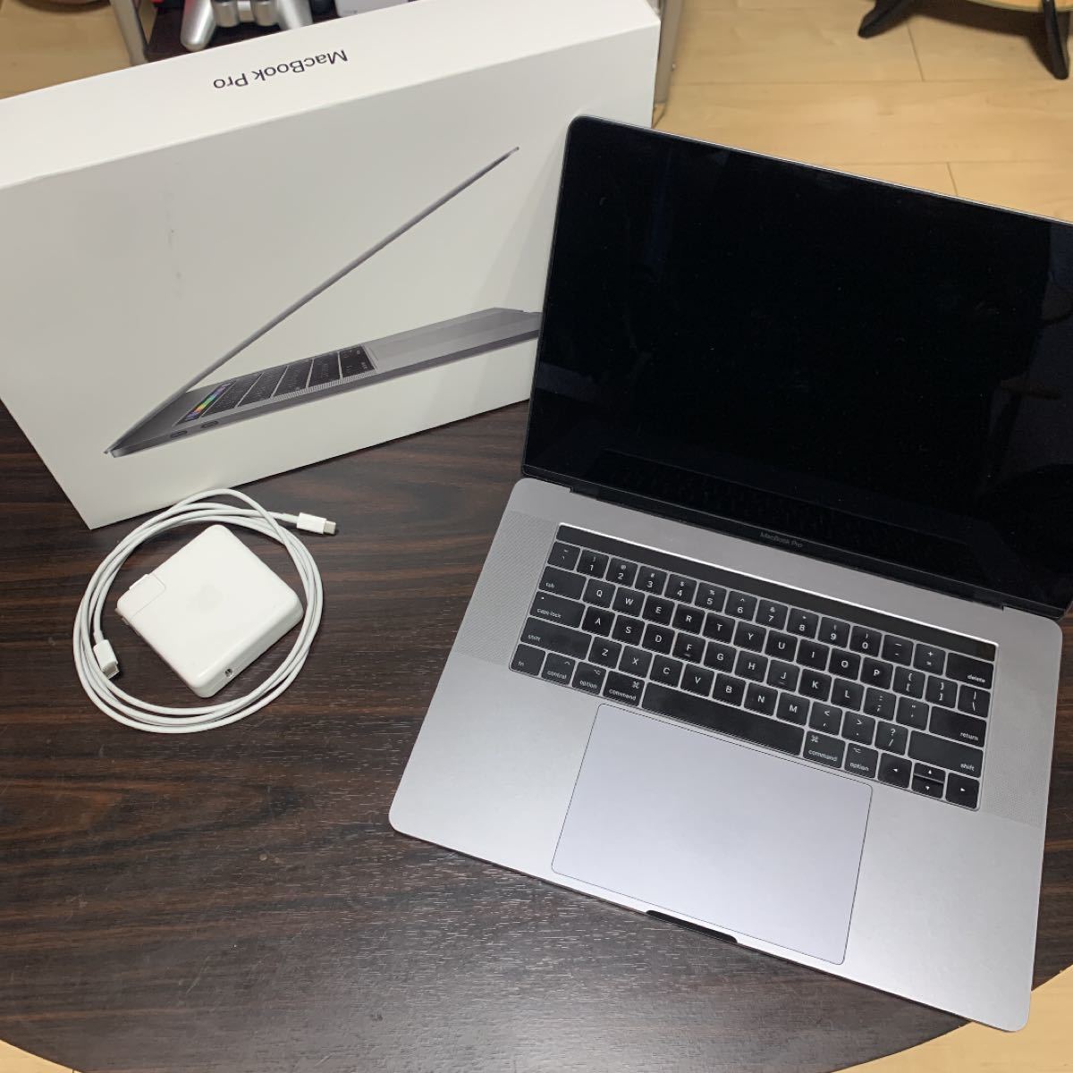 アップル MacBook Pro 15インチ スペースグレー 2018 - library 