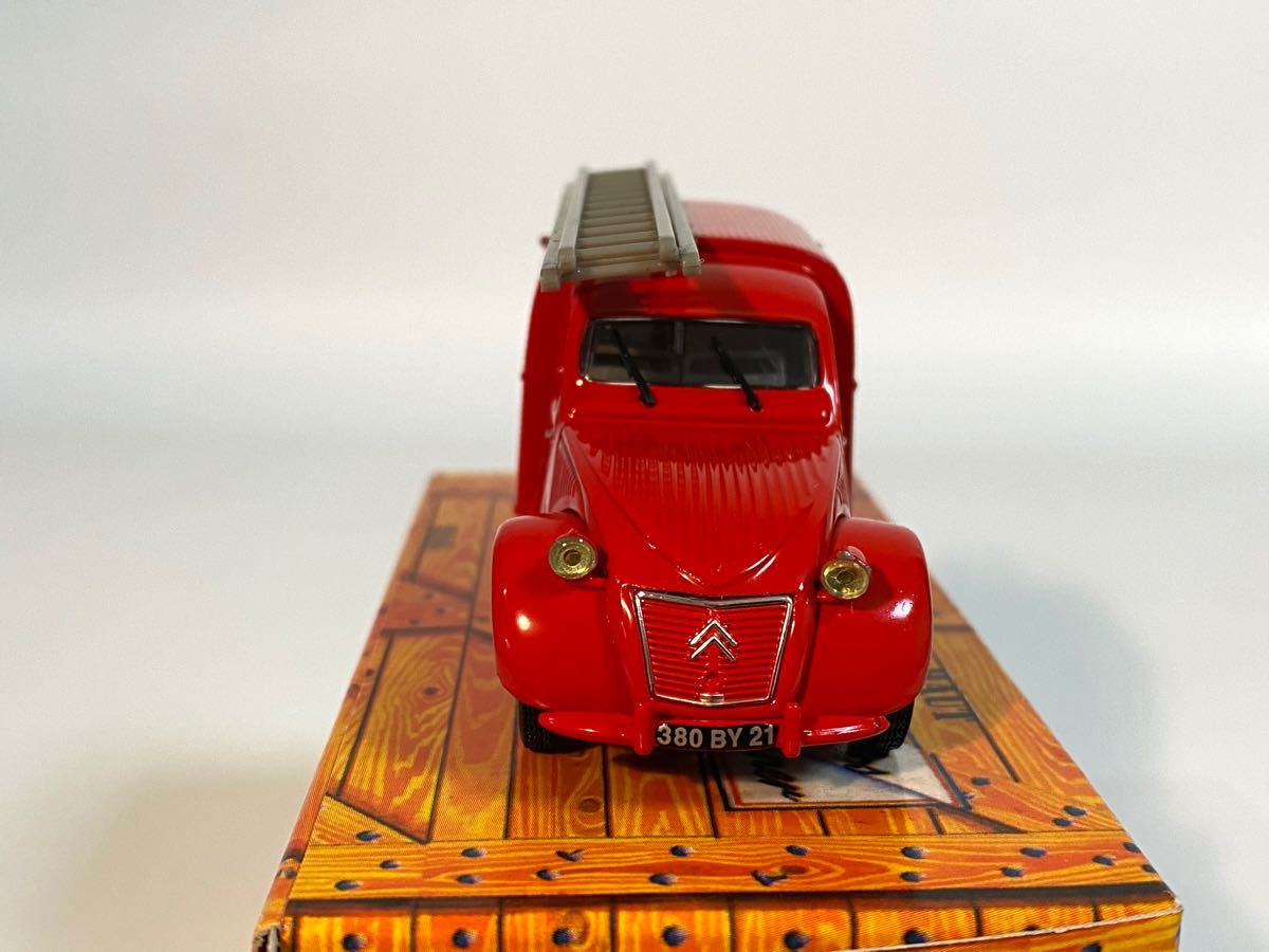 【Collection Citroen 2CV 】シトロエン 2CV AZU 消防車1955 1/43