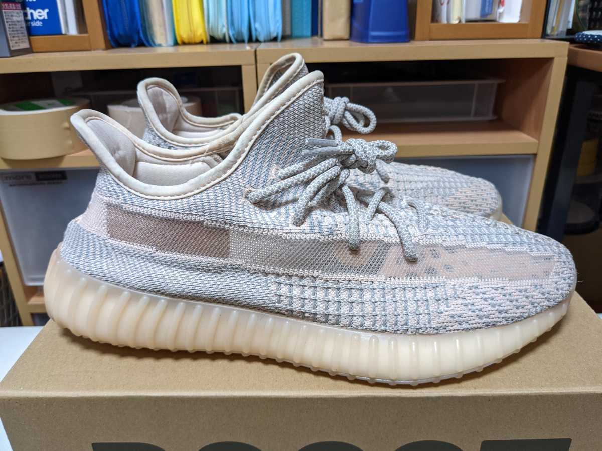 adidas YEEZY BOOST 350 V2 SYNTH 美中古品です。_画像1