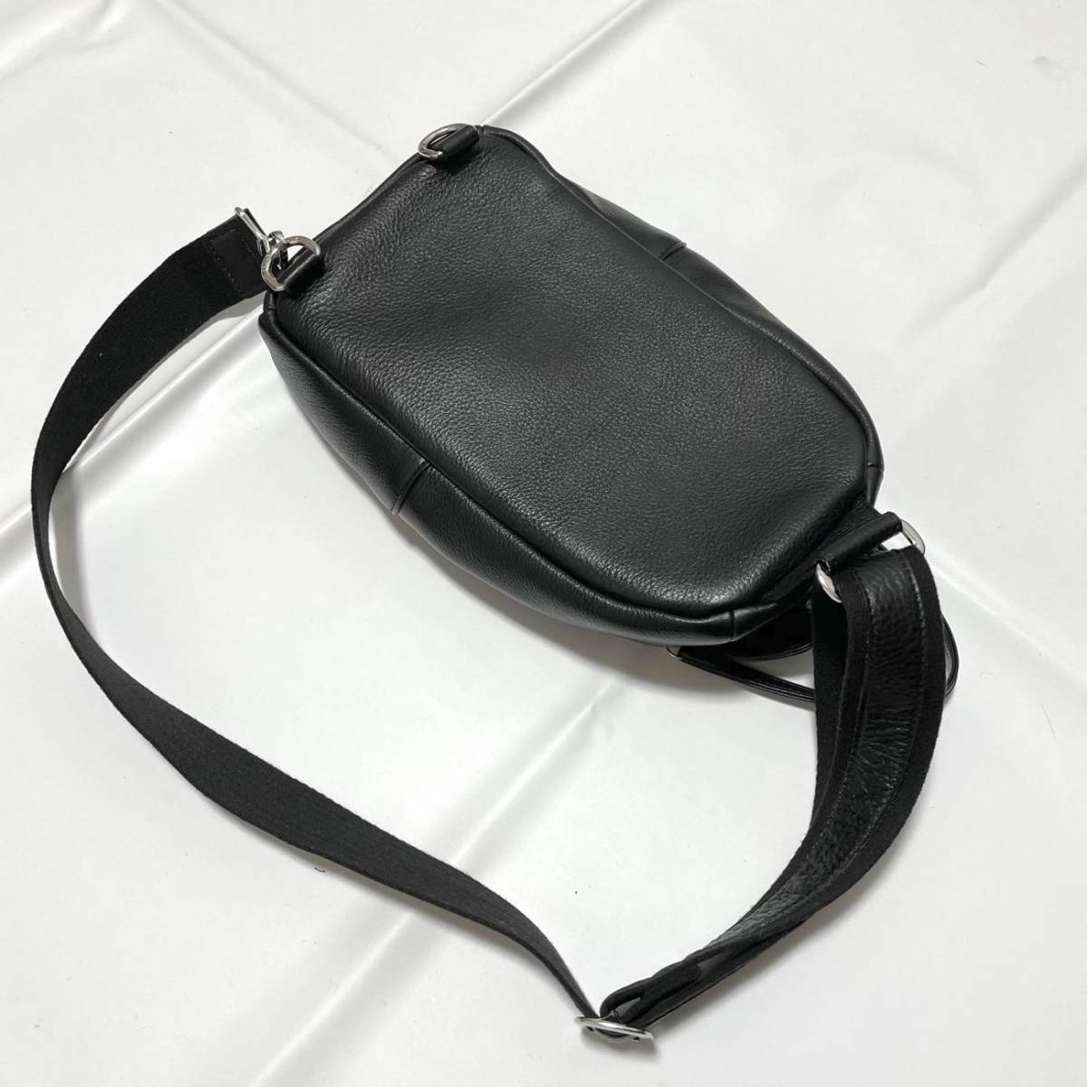 PELLE MORBIDA(ペッレモルビダ)MB051 タテ型ショルダーバッグ 美USED