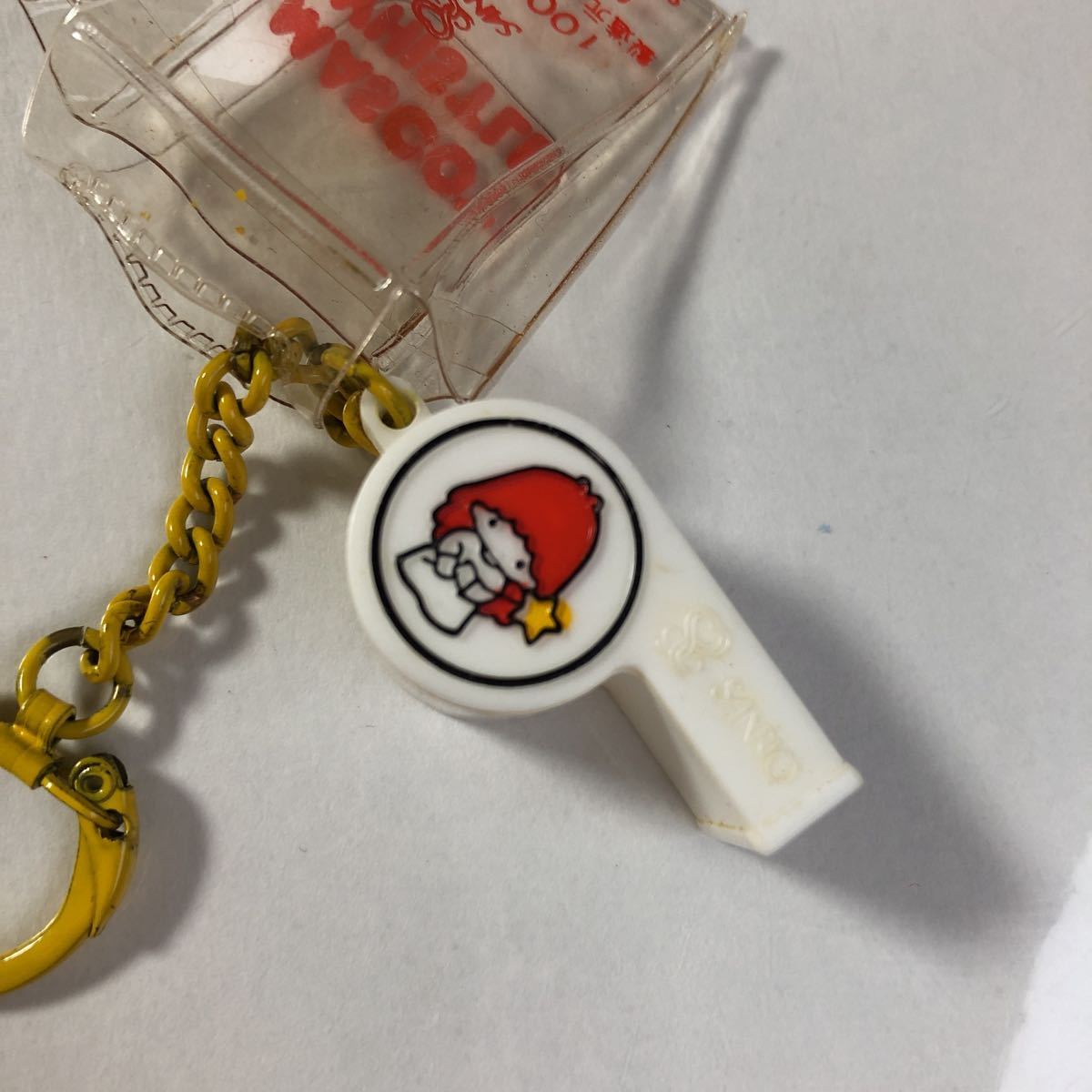 1975年 風の子さっちゃん キティ 笛 キーホルダー 昭和 レトロ サンリオ Bibian 比比昂 - キキララ◇リトルツインスターズ◇ホイッスル