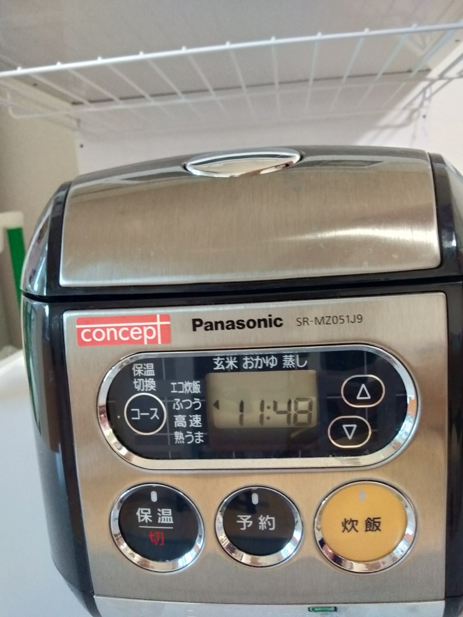 Panasonic 炊飯器【取説・新品しゃもじ・計量カップ・蒸し板付き】　SR-MZ051J9
