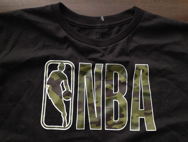 【既決USA】NBA BASKETBALL ★ バスケットボール@完売胸元【NBA】迷彩柄ロゴ入半袖Tシャツ【NBA Graphic Camo Logo T-Shirt】 黒@S_画像4