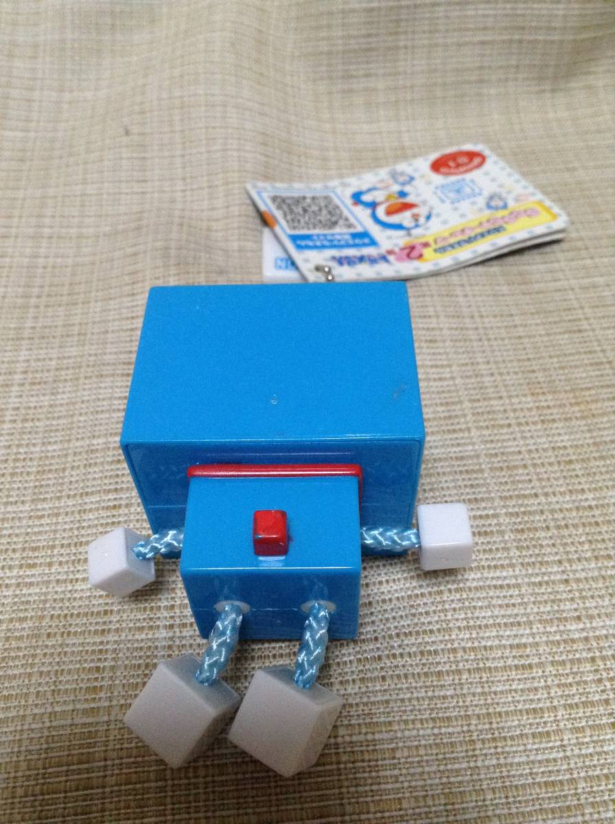 スクエアドラえもん ぷらぷらキーチェーン 四角 しかく スイング ボールチェーンストラップ キーホルダー マスコット