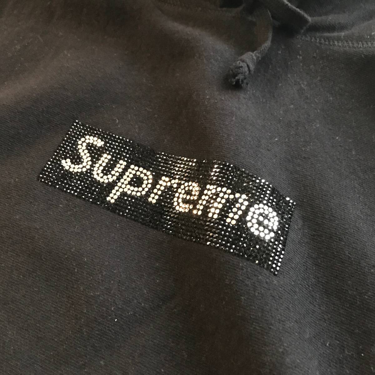 【Mサイズ】Supreme Swarovski Box Logo Hooded Sweatshirt/シュプリーム スワロフスキー ボックス ロゴ フーディ スウェットシャツ_画像3