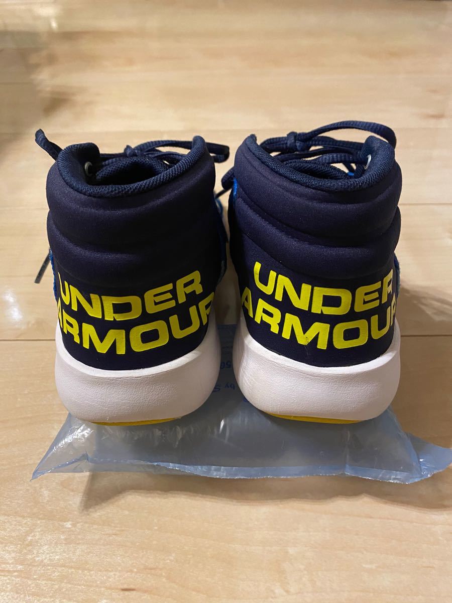 【美品】UNDER ARMOUR アンダーアーマー スニーカー 24.0