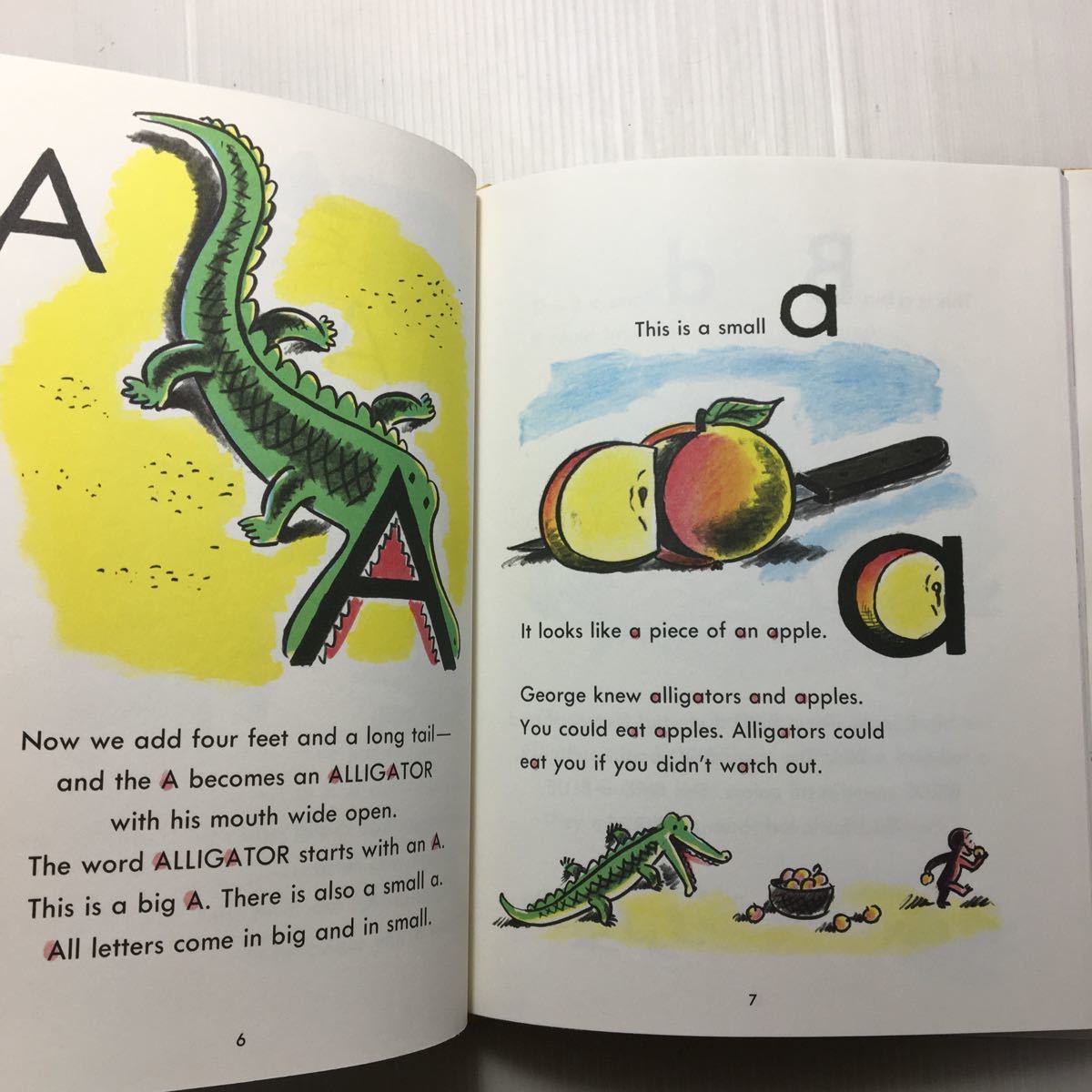 zaa-145♪Curious George Learns the Alphabet (英語) 絵本, 1963/9/9 H. A. Rey (著), Margret Rey (著)_画像6