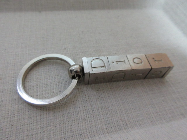  Christian Dior Cristian Dior metal key holder ( used )
