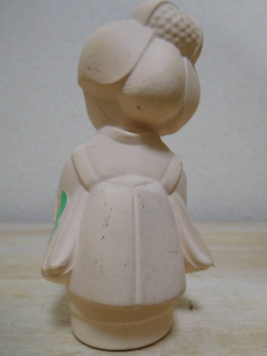 N118-2S　女子の人形　陶器　中古　高さ約13.2ｃｍ　（F5-左）_画像5