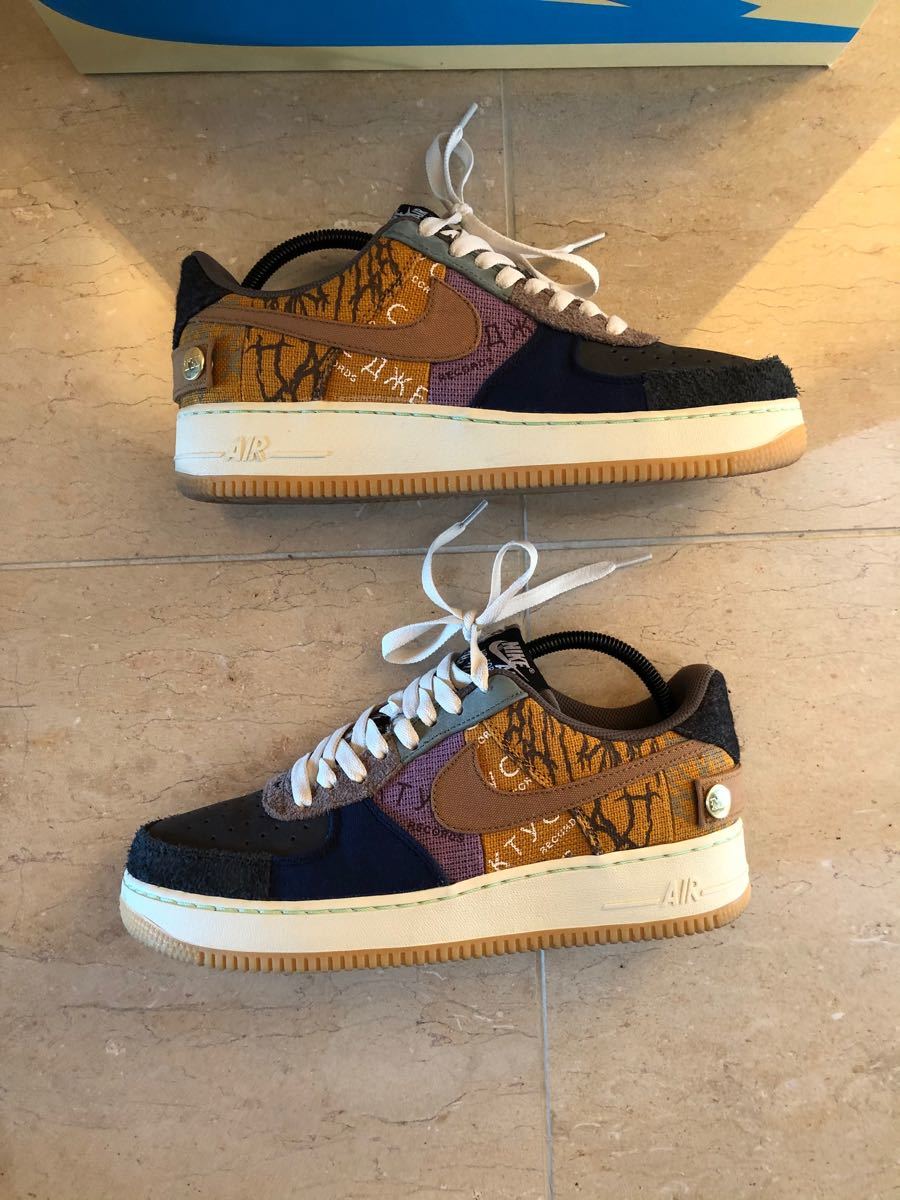 TRAVIS SCOTT × NIKE AIR FORCE 1 LOW