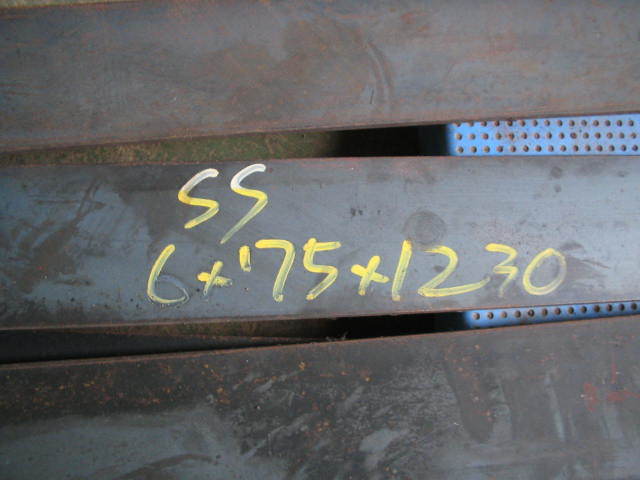 SS400 厚さ６㎜ 幅７５㎜ 長さ１２３０㎜ 黒皮材 17.4ｋｇ ４枚