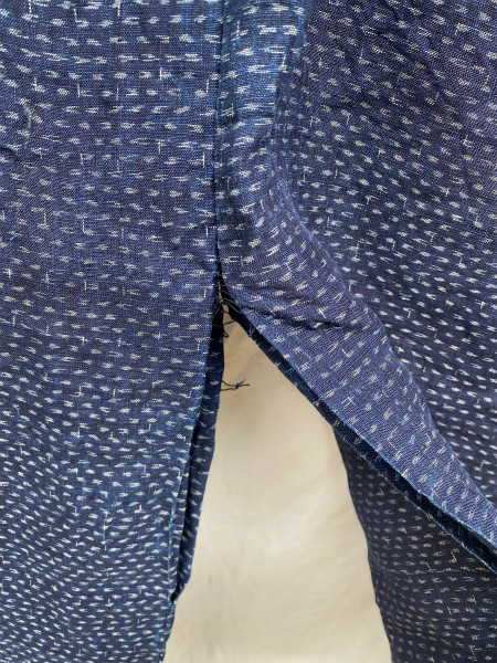 綺麗な藍 昭和初期 総柄 麻 絣 藍染 長着 羽織 gown robe ガウン JAPAN VINTAGE 古布 古裂 着物 BORO ぼろ 襤褸 30s40s_画像7