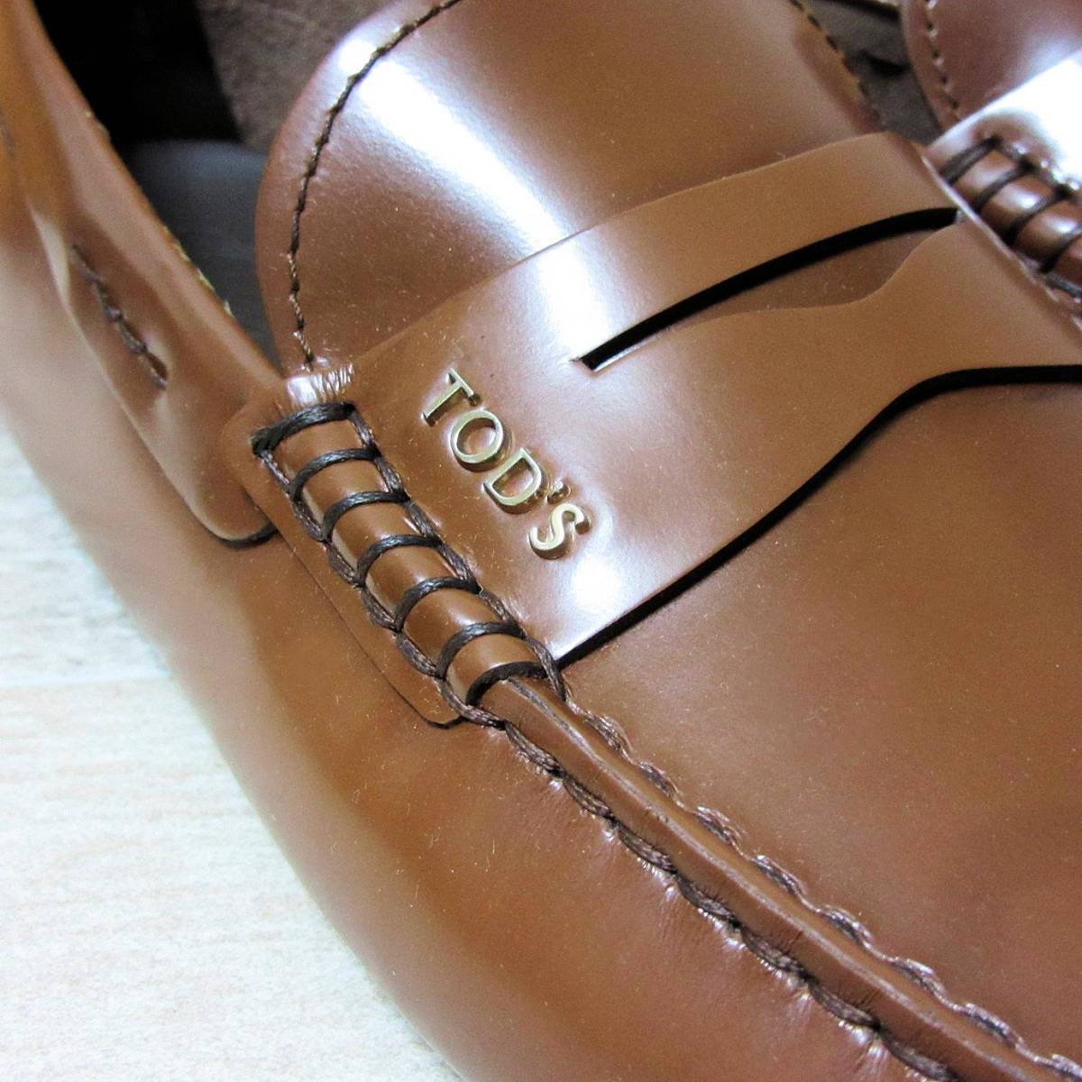 新品箱入り TOD'S トッズ イタリア製 メンズ コイン ビット ローファー ドライビングシューズ ゴンミーニ 革靴ブラウン茶 UK6 25cm_画像2