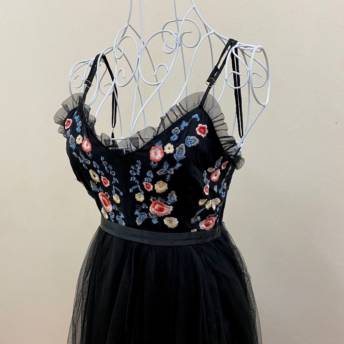 チュール★刺繍入り★花模様★ワンピース★ CAROLINA HERRERA meridiom 花柄刺繍 チュールワンピース|Yahoo!フリマ(旧PayPay