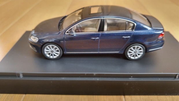  prompt decision Volkswagen VW special order original PASSAT Passat navy 1/43 out of print rare 