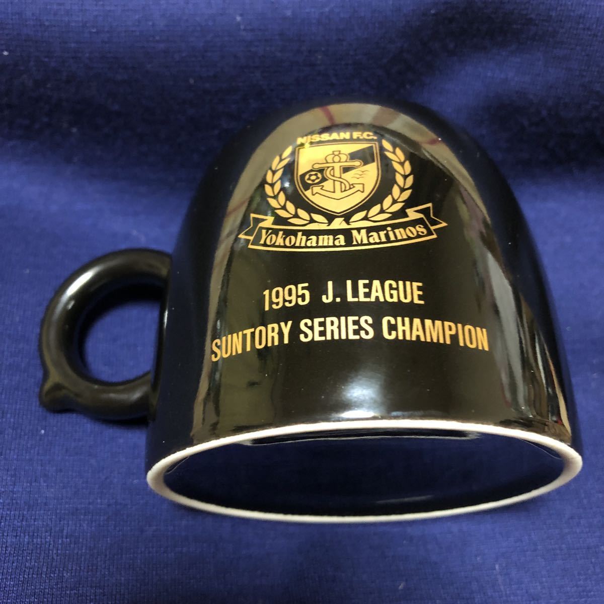 ※レトロ※激レア希少品　横浜マリノス　日産F.C 1995年　Jリーグ　サントリーシリーズチャンピオン　陶器　マグカップ_画像1