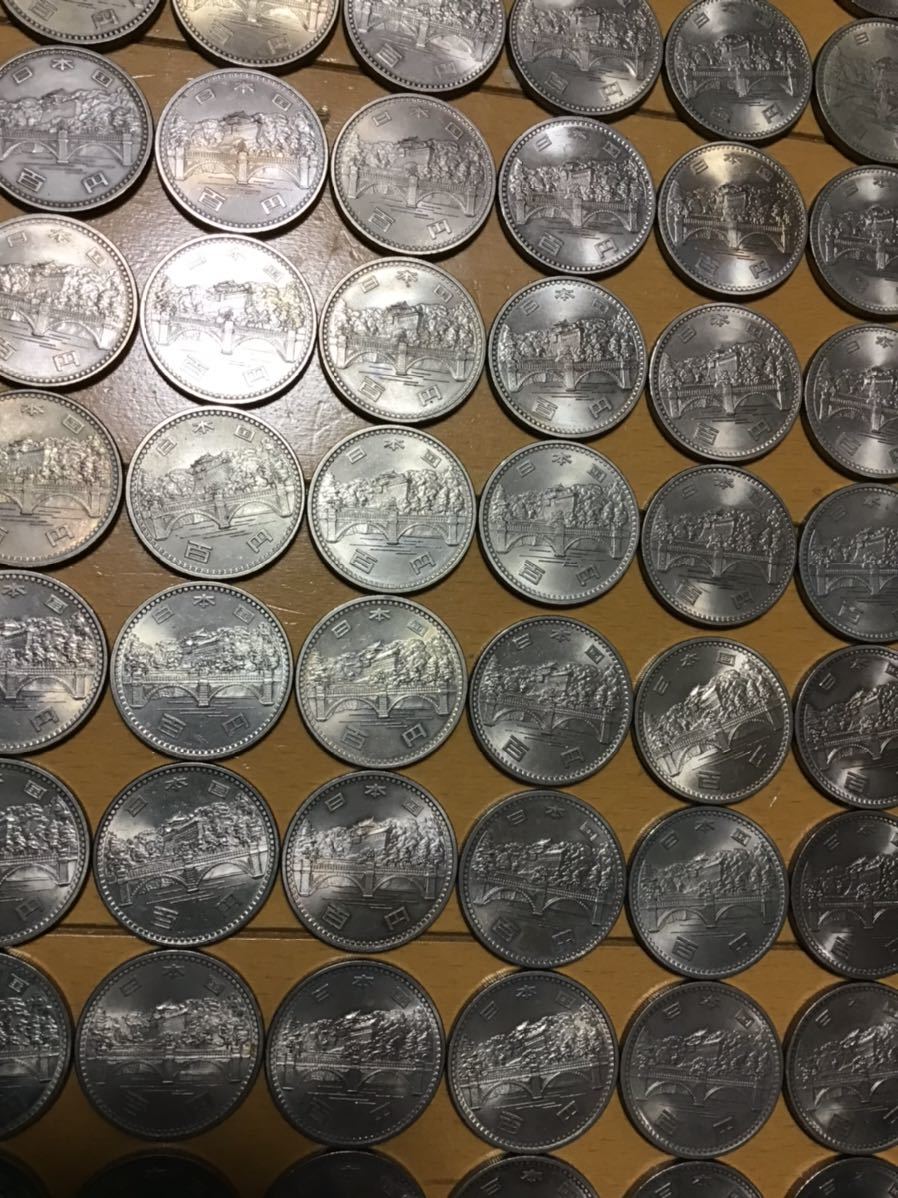 大人買い！昭和天皇御在位50年記念100円白銅貨  概ね美品 100枚！の画像3