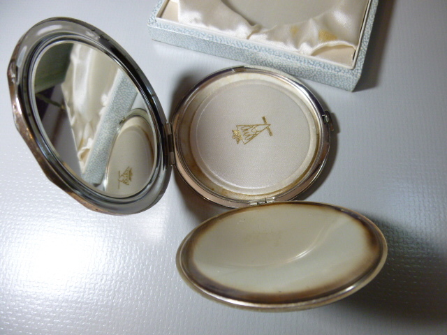 Φ White Butterfly ... skill compact mirror case Φ