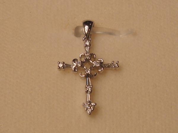 安い購入 PE788:K18WG ペンダント クロス(十字架） ダイヤ