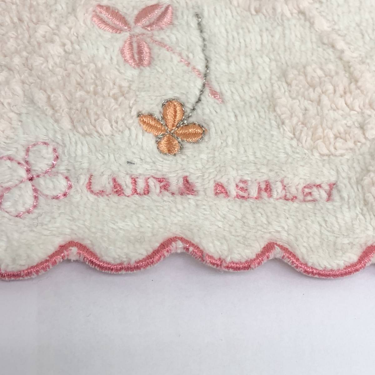 タオルハンカチ Laura Ashley：ローラアシュレイ ピンク クローバー柄 約23.0×23.0cm ハンドタオル ファッション小物の画像2