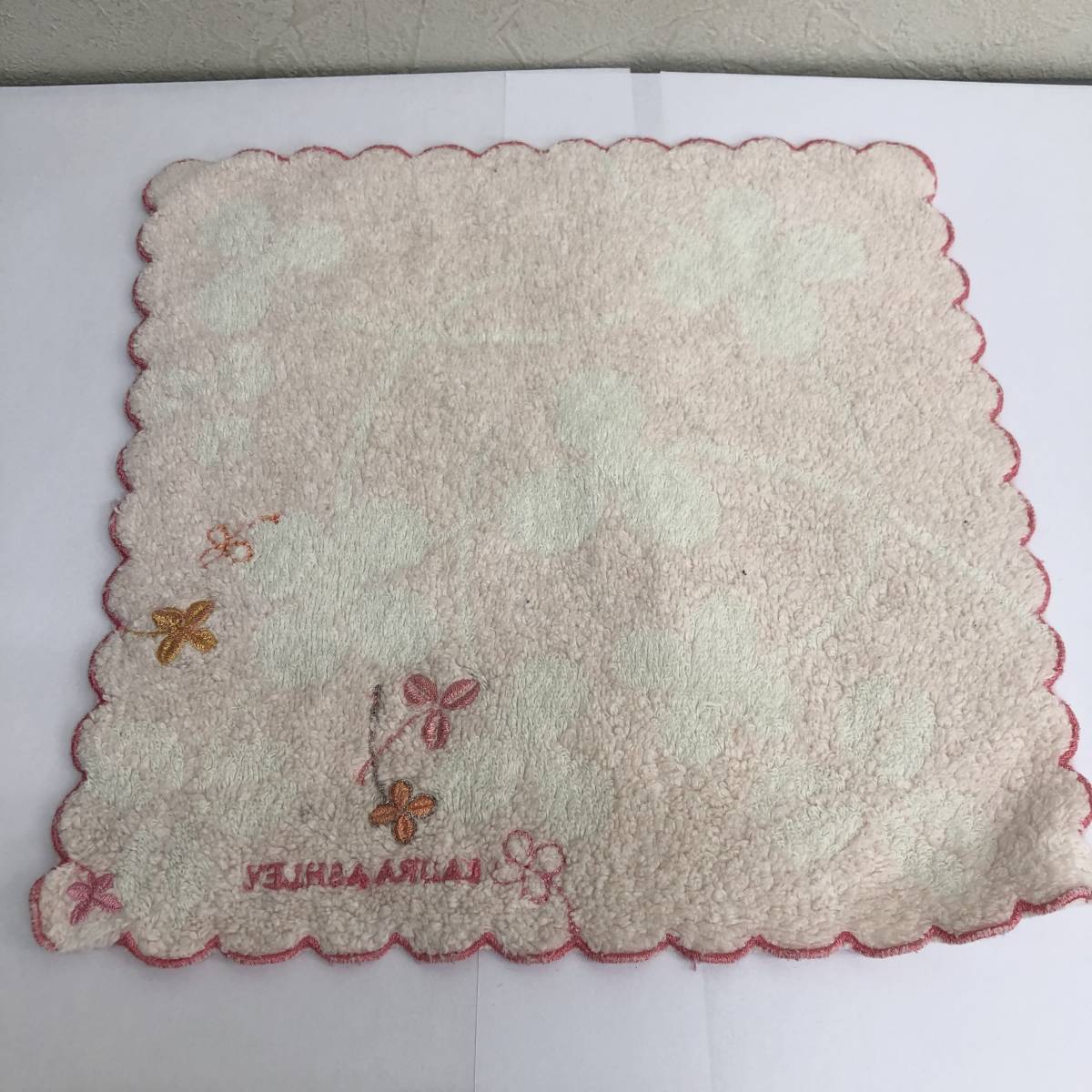 タオルハンカチ Laura Ashley：ローラアシュレイ ピンク クローバー柄 約23.0×23.0cm ハンドタオル ファッション小物の画像4