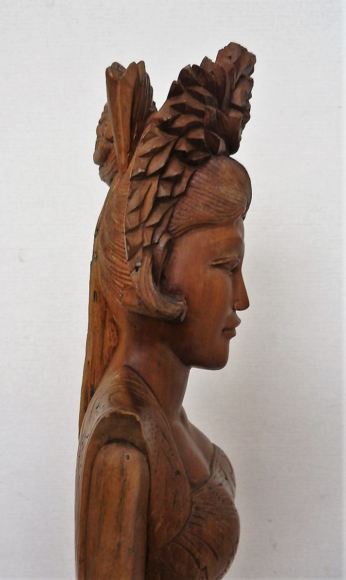 木彫・本紫檀無垢材のインドネシア・バリ島の女神立像・天然銘木の美人女神像尺２　床置物　東洋彫刻　⑦