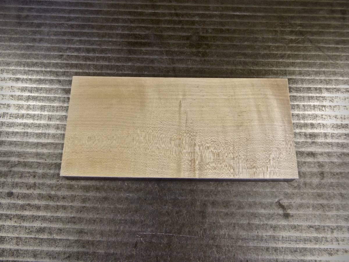 かえで杢（楓） チジミ杢 玉杢 （300×139×9）mm 1枚 無垢一枚板 送料無料 [2325] メープル カエデ キヤンプ 道具 まな板 材料 木材 _画像3