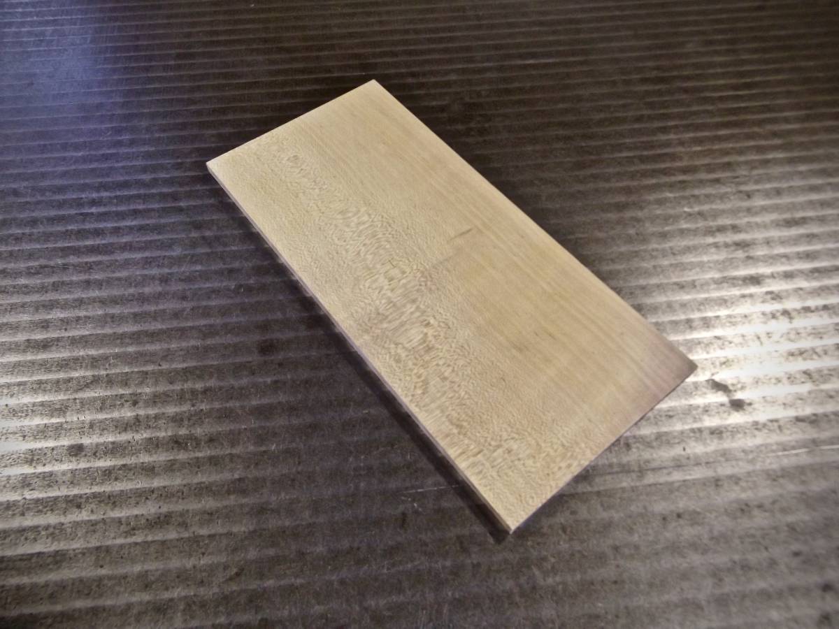 かえで杢（楓） チジミ杢 玉杢 （300×139×9）mm 1枚 無垢一枚板 送料無料 [2325] メープル カエデ キヤンプ 道具 まな板 材料 木材 _画像4