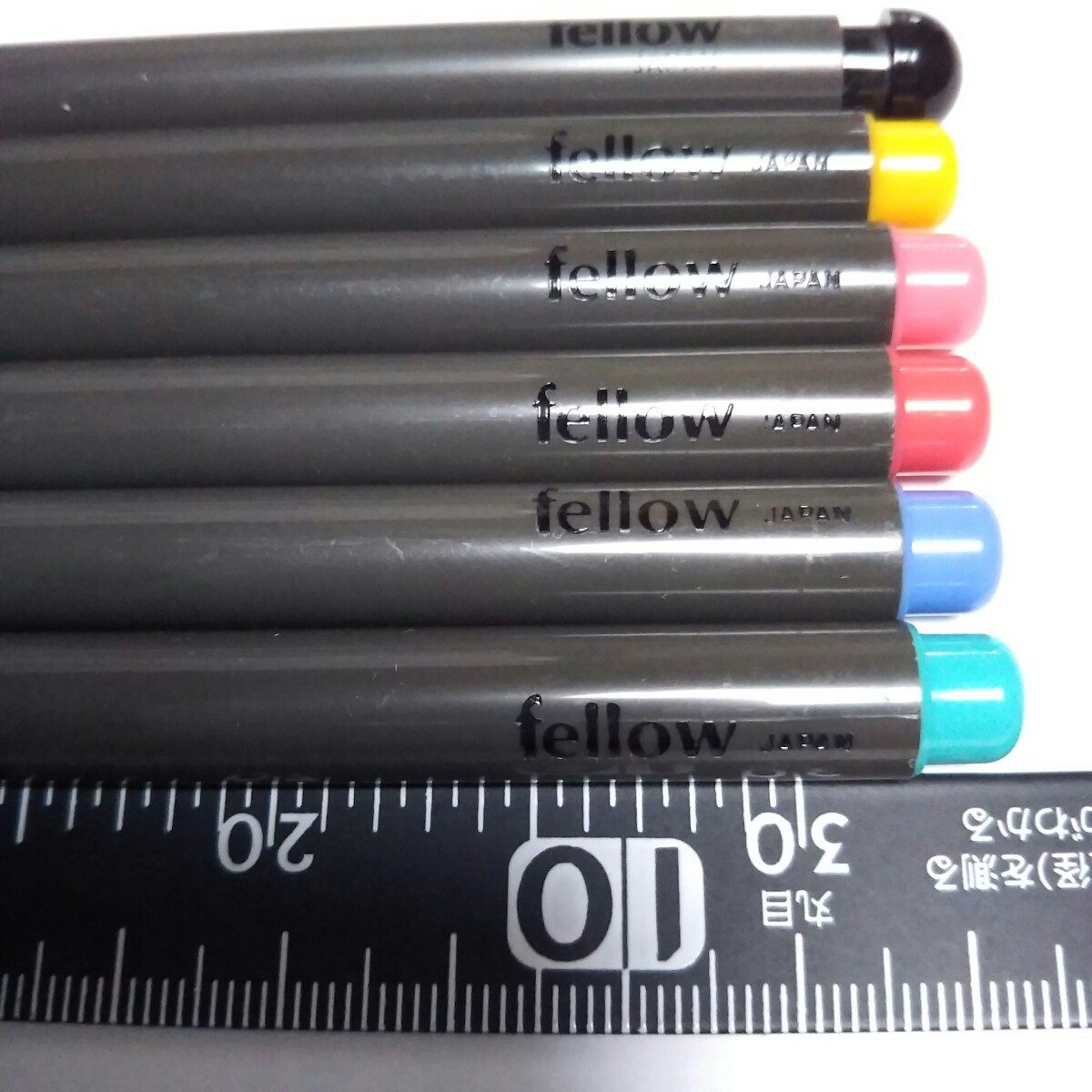 シャーペン 1本  マーカー 黄色1本  細字ペン桃色、赤色、青色、緑色合計4色