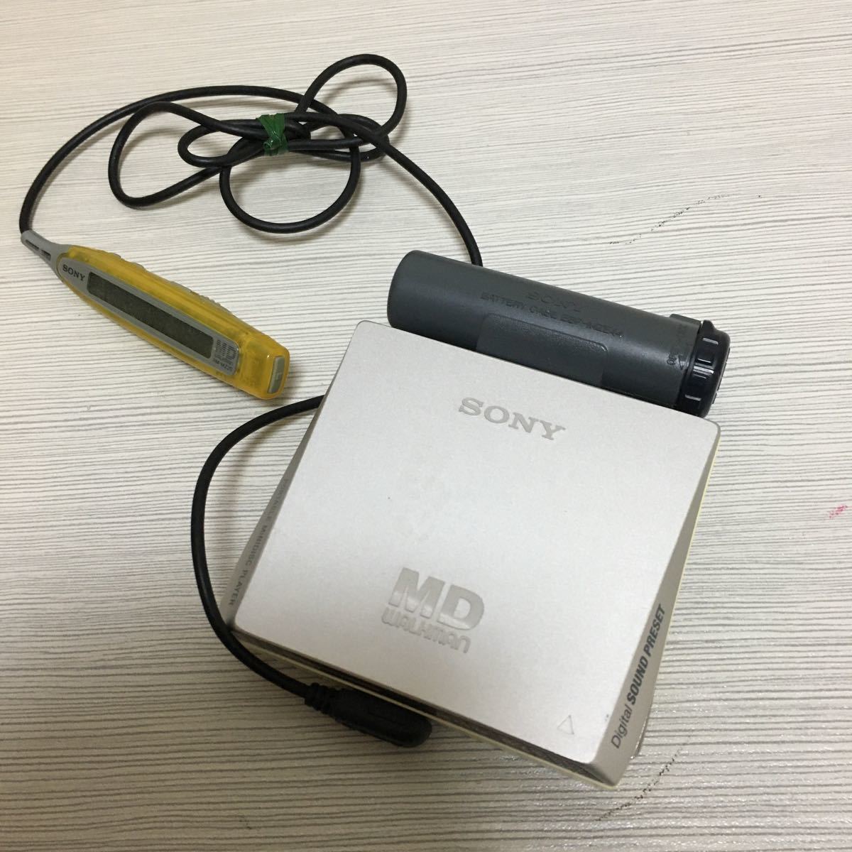 SONY ソニー MDウォークマン WALKMAN MZ-E75 リモコン付 SONY ソニー MDウォークマン WALKMAN MZ-E75 リモコン付