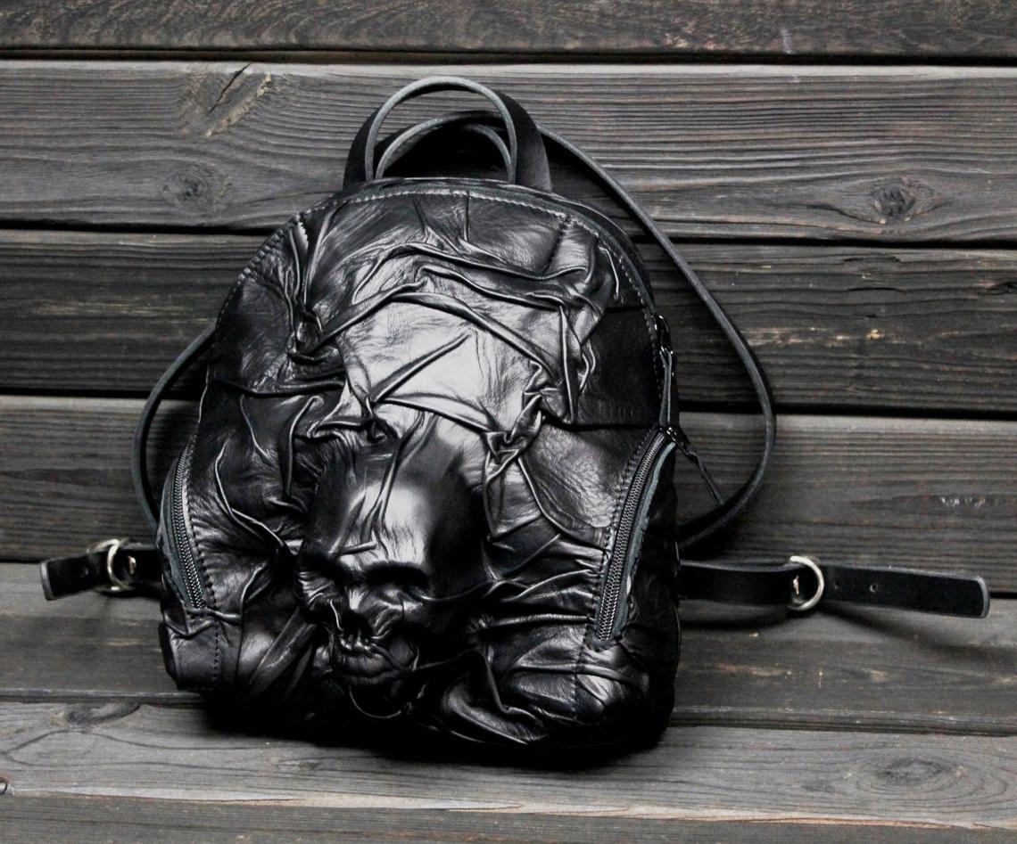 【受注生産品】 新品 スカル レザーバッグ バックパック レディース メンズ Black Backpack Skull リュックサック、デイパック 【受注生産品】 新品 スカル レザーバッグ バックパック レディース メンズ Black Backpack Skull リュックサック、デイパック