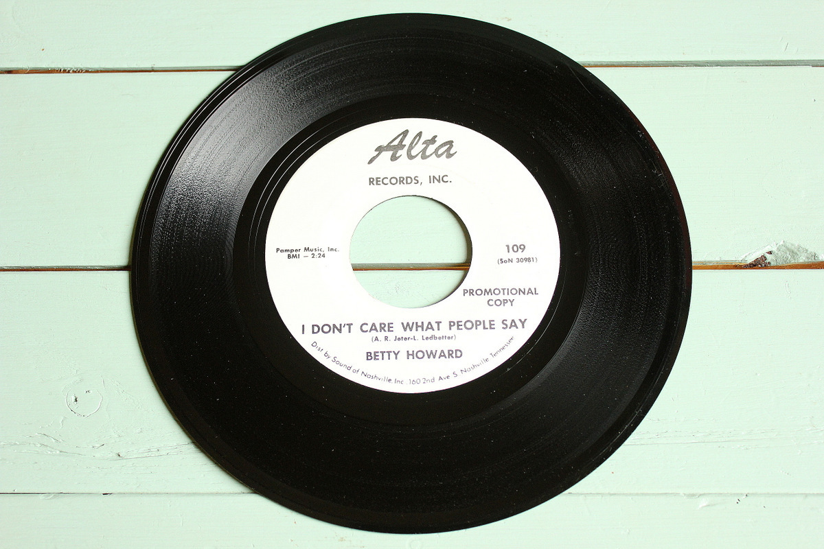 BETTY HOWARD●I DON'T CARE WHAT PEOPLE SAY/TRIFLING MAN Alta 109●210309t3-rcd-7-cf пластинка ... пластинка US пластинка  country 45 7 дюймов 